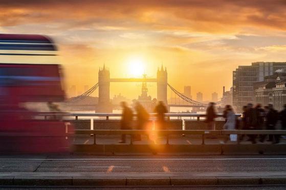 {{0|Pound Sterling}} Underpinned by Multi-month High in Consumer and Business Confidence Readings, Euro and Dollar Eye Central Banks