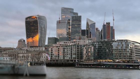 London open: FTSE slumps amid Middle East woes; Rentokil slides