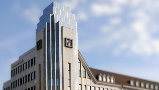 Deutsche Bank beats Q1 revenue estimates, negotiating share buybacks