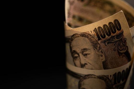 Dollar-Yen Approaches 148, Sparking Unease: XM.com